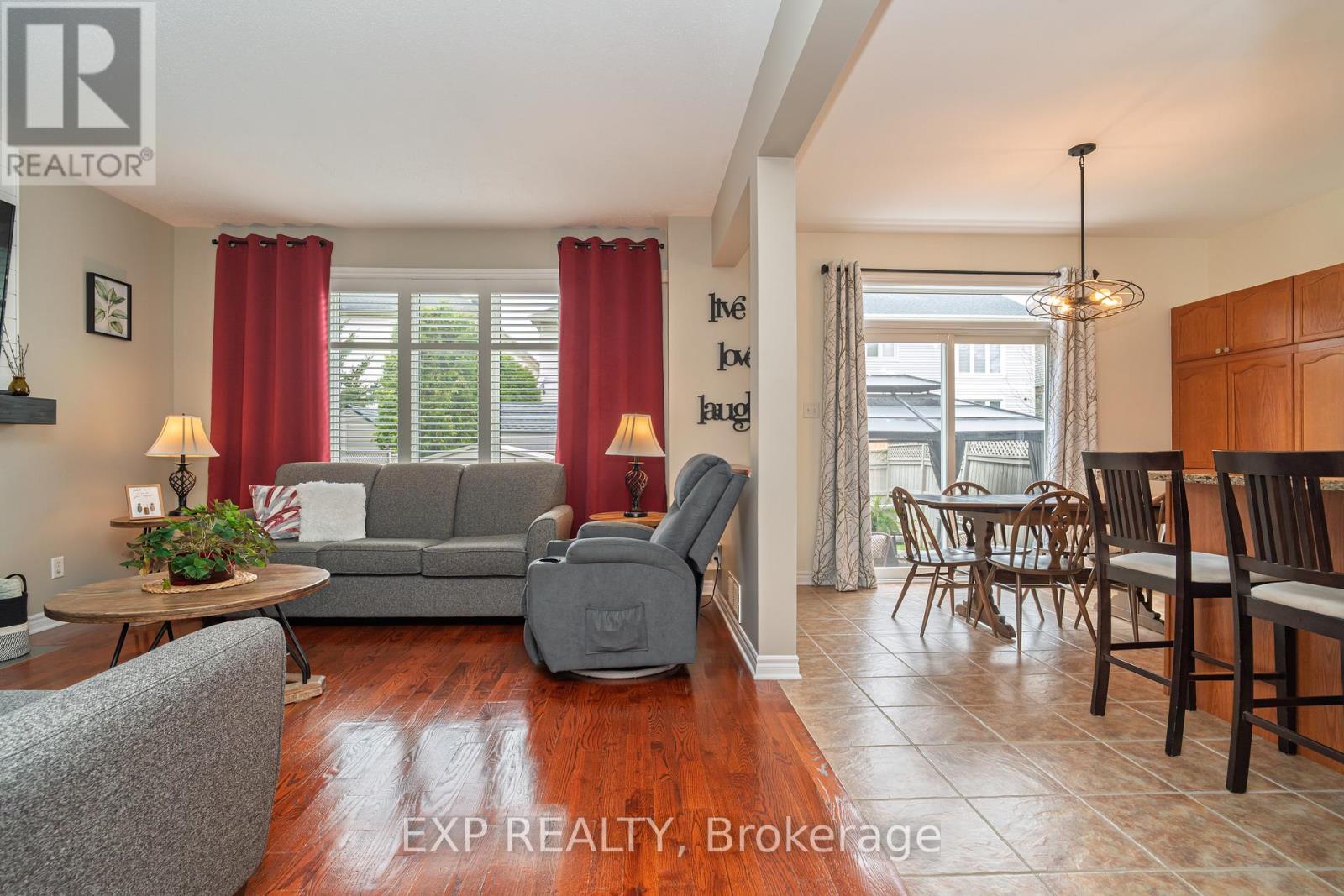65 Friendly Crescent, Ottawa, Ontario  K2S 2B6 - Photo 10 - X12161547