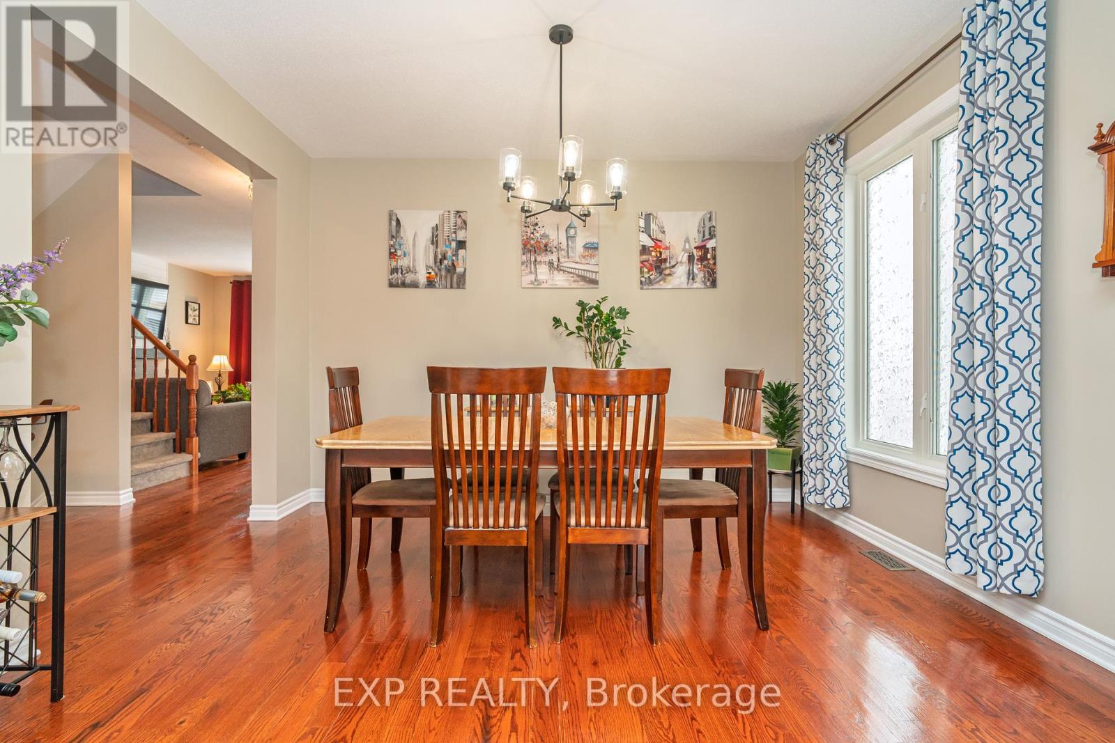 65 Friendly Crescent, Ottawa, Ontario  K2S 2B6 - Photo 6 - X12161547