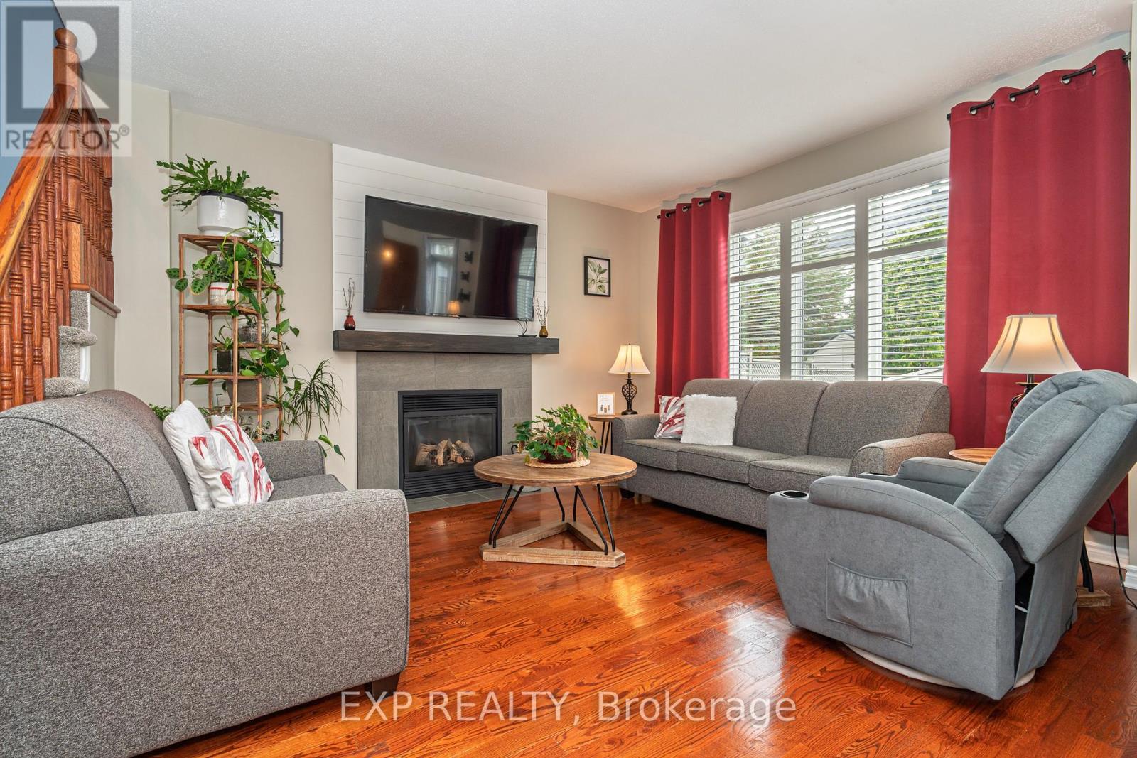 65 Friendly Crescent, Ottawa, Ontario  K2S 2B6 - Photo 9 - X12161547