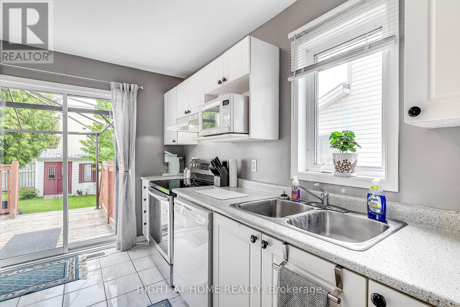 11 Kincardine Drive, Ottawa, Ontario  K2V 1B4 - Photo 10 - X12161658