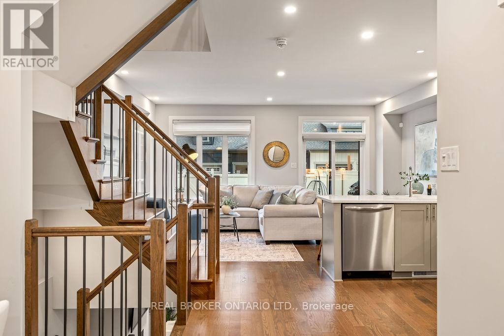 105 Avro Circle, Ottawa, Ontario  K1K 3X7 - Photo 9 - X12161681