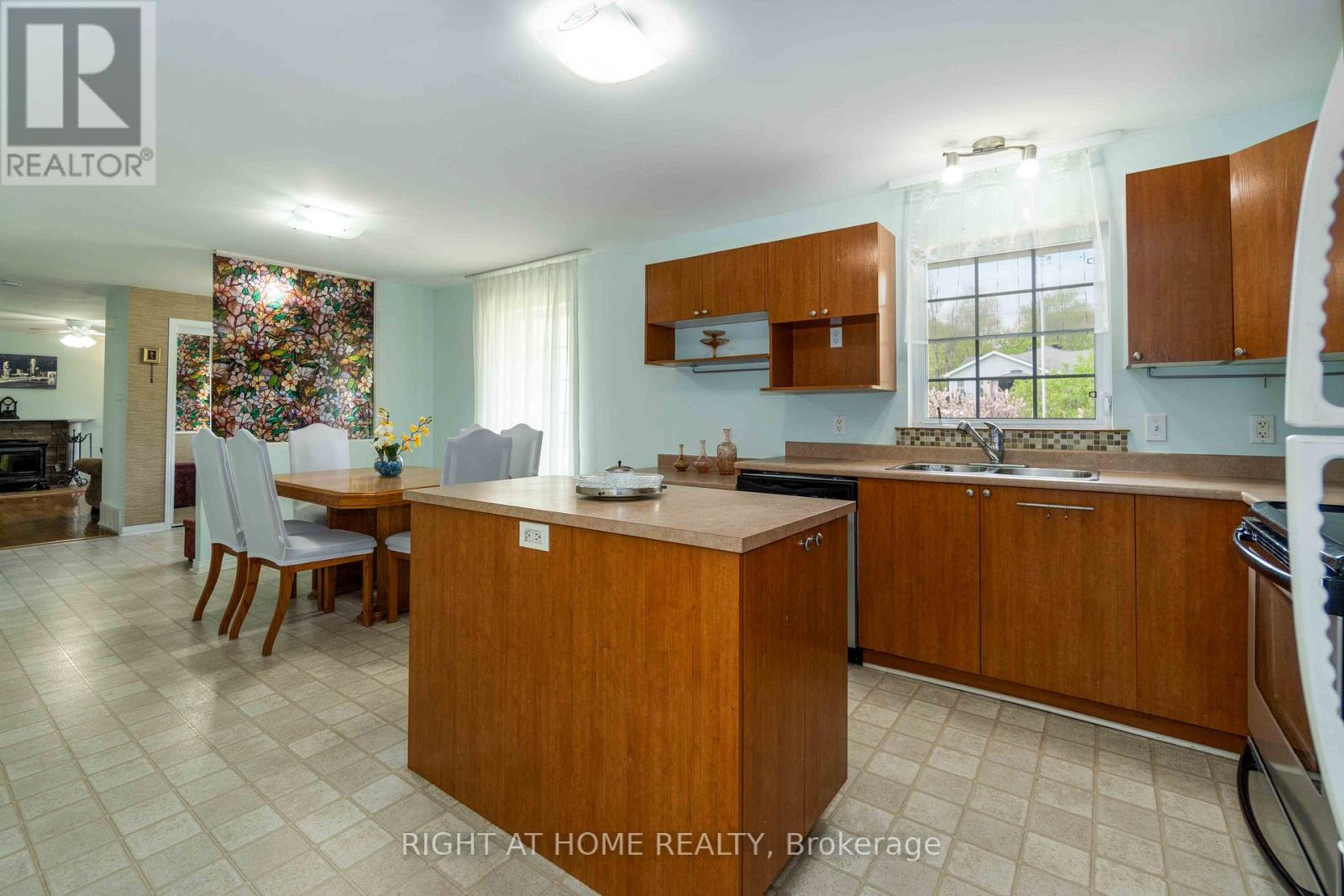 104 & 110 Highview Drive, Ottawa, Ontario  K0A 3M0 - Photo 14 - X12161864