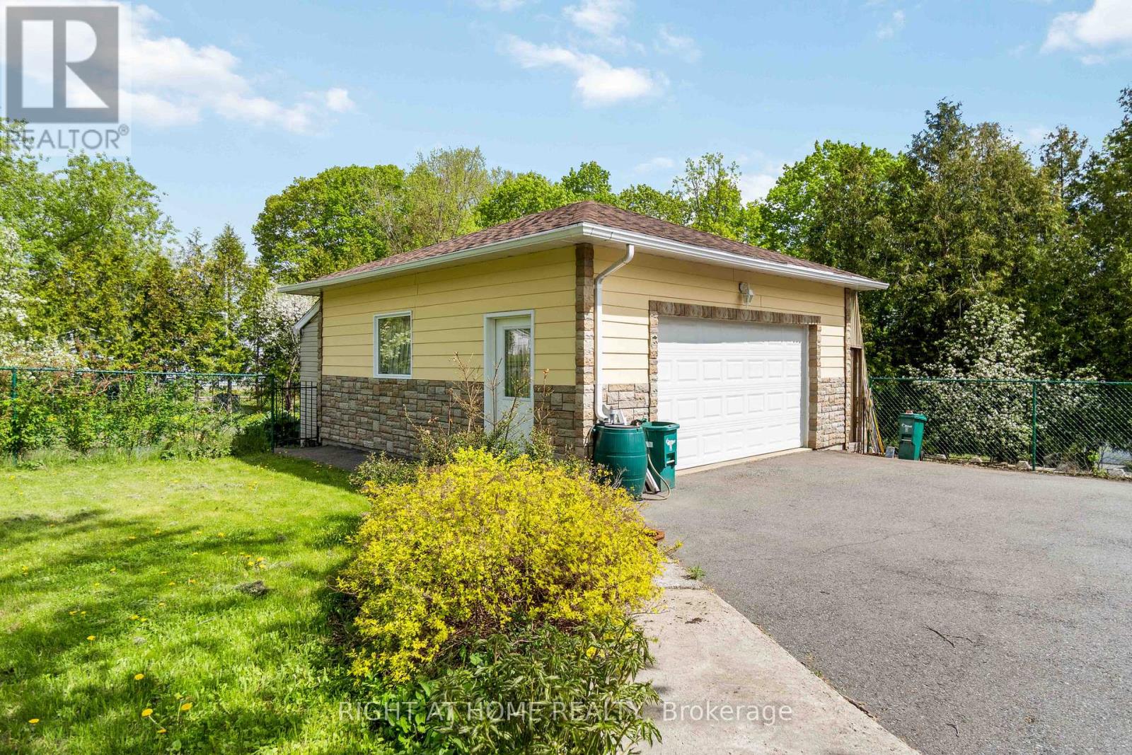104 & 110 Highview Drive, Ottawa, Ontario  K0A 3M0 - Photo 4 - X12161864