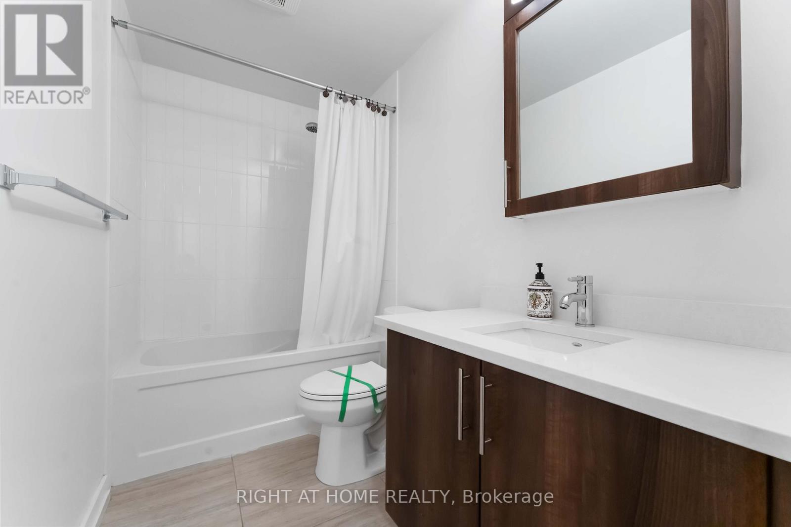 1607 - 40 Nepean Street, Ottawa, Ontario  K2P 0X5 - Photo 17 - X12161865