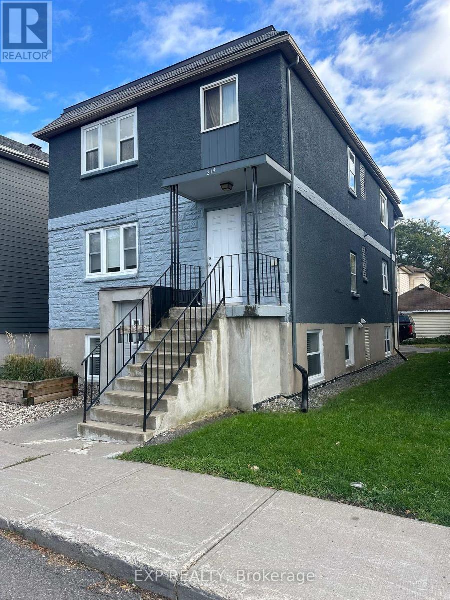 214 Carillon Street, Ottawa, Ontario  K1L 5X8 - Photo 3 - X12161952