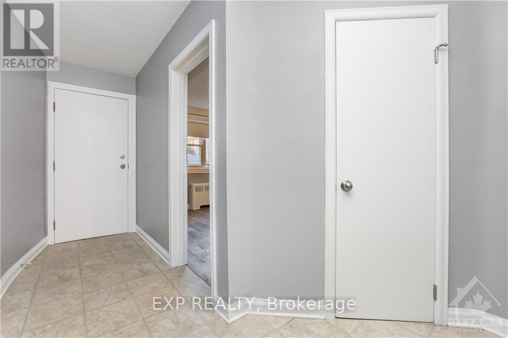 214 Carillon Street, Ottawa, Ontario  K1L 5X8 - Photo 4 - X12161952