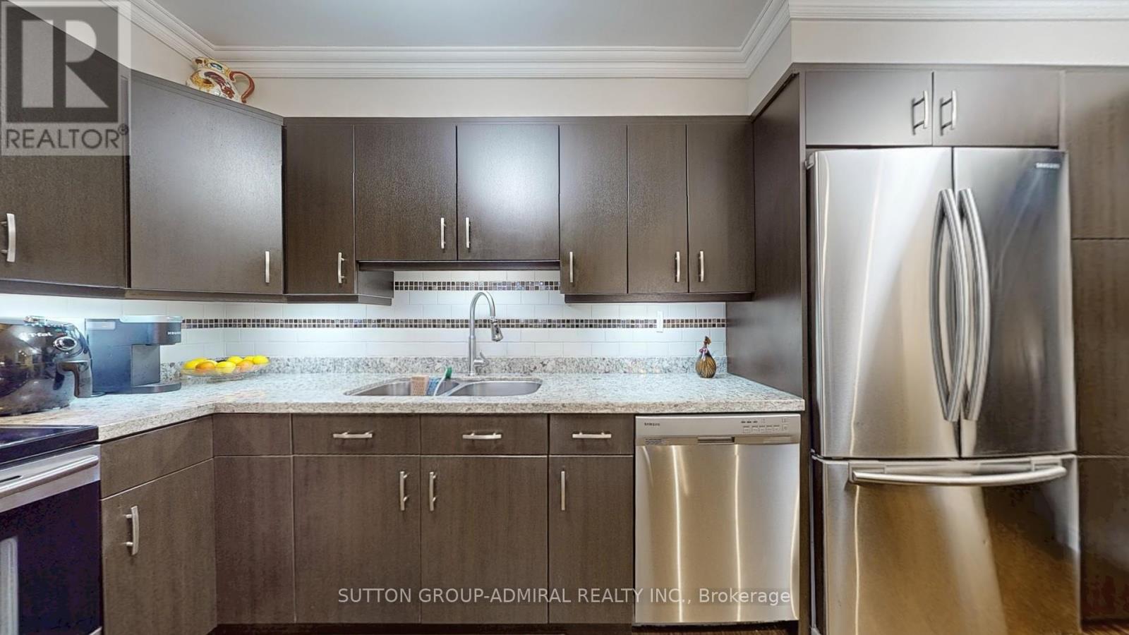 Property at 303 - 50 INVERLOCHY BOULEVARD image 5