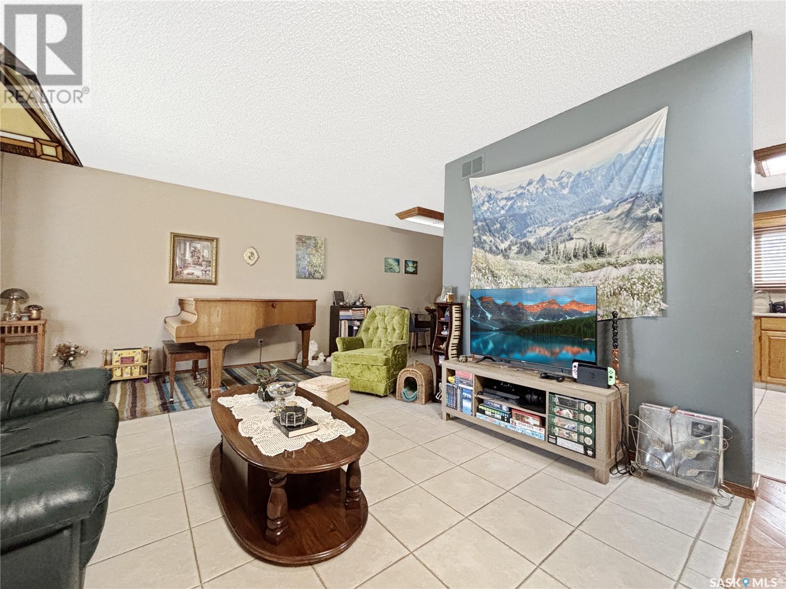 Property at 215 Hogg WAY image 3