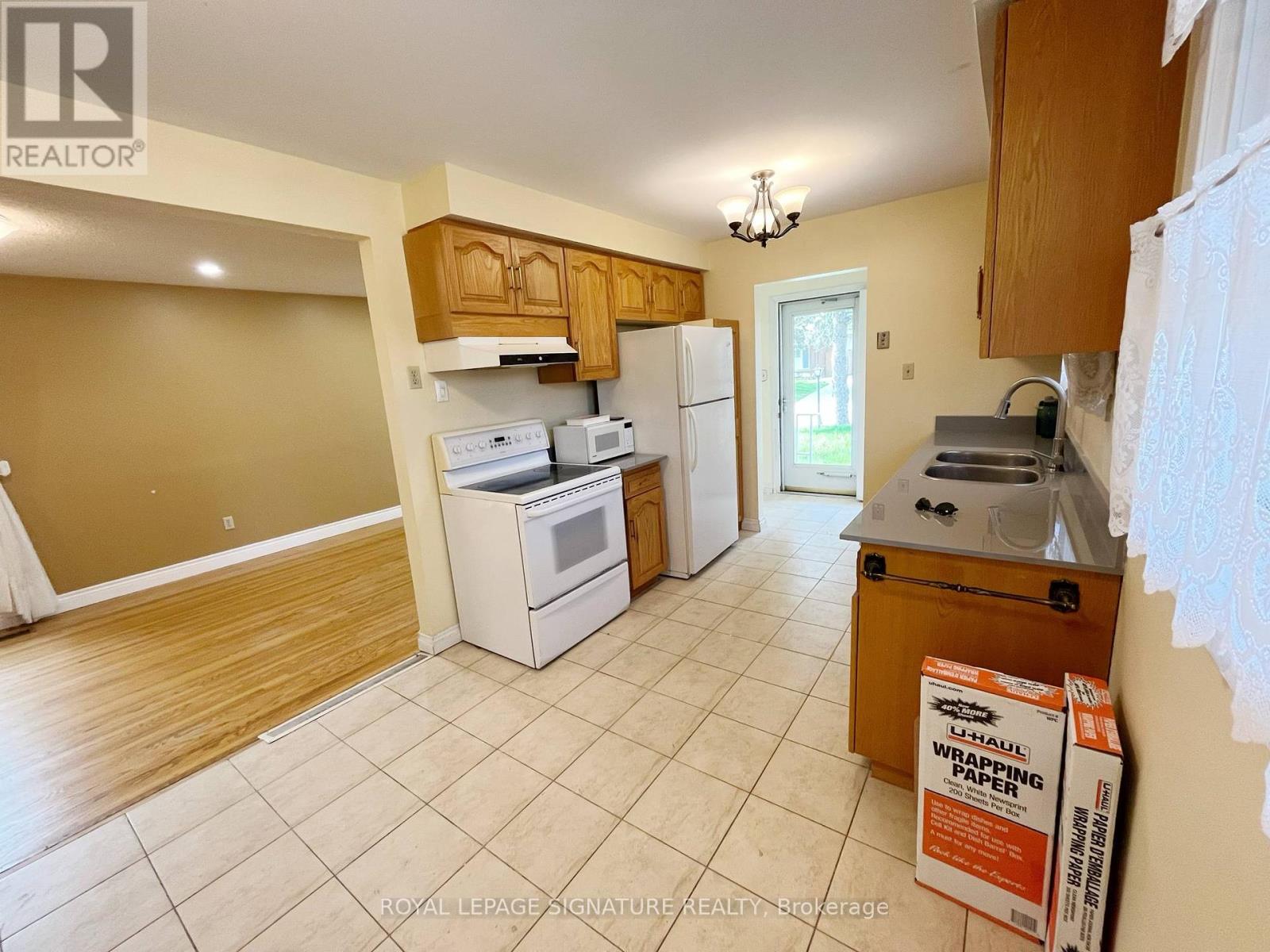 86 Gardiner Drive, Hamilton, Ontario  L9C 4V2 - Photo 3 - X12159303