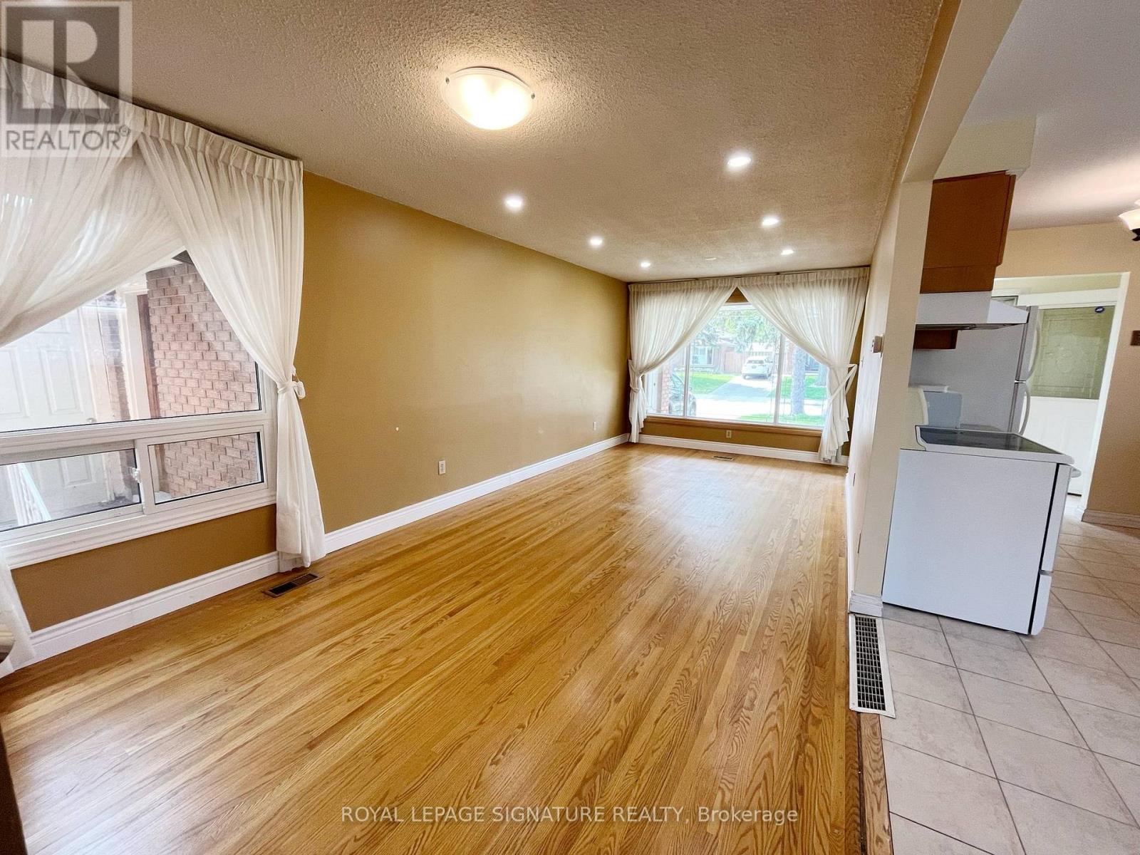 86 Gardiner Drive, Hamilton, Ontario  L9C 4V2 - Photo 4 - X12159303