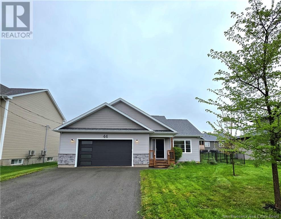Property at 44 Venetian Drive image 1