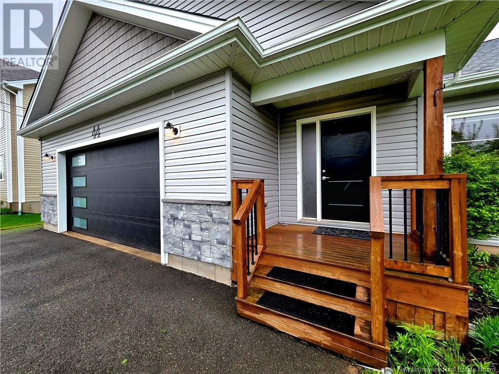 Property at 44 Venetian Drive image 2