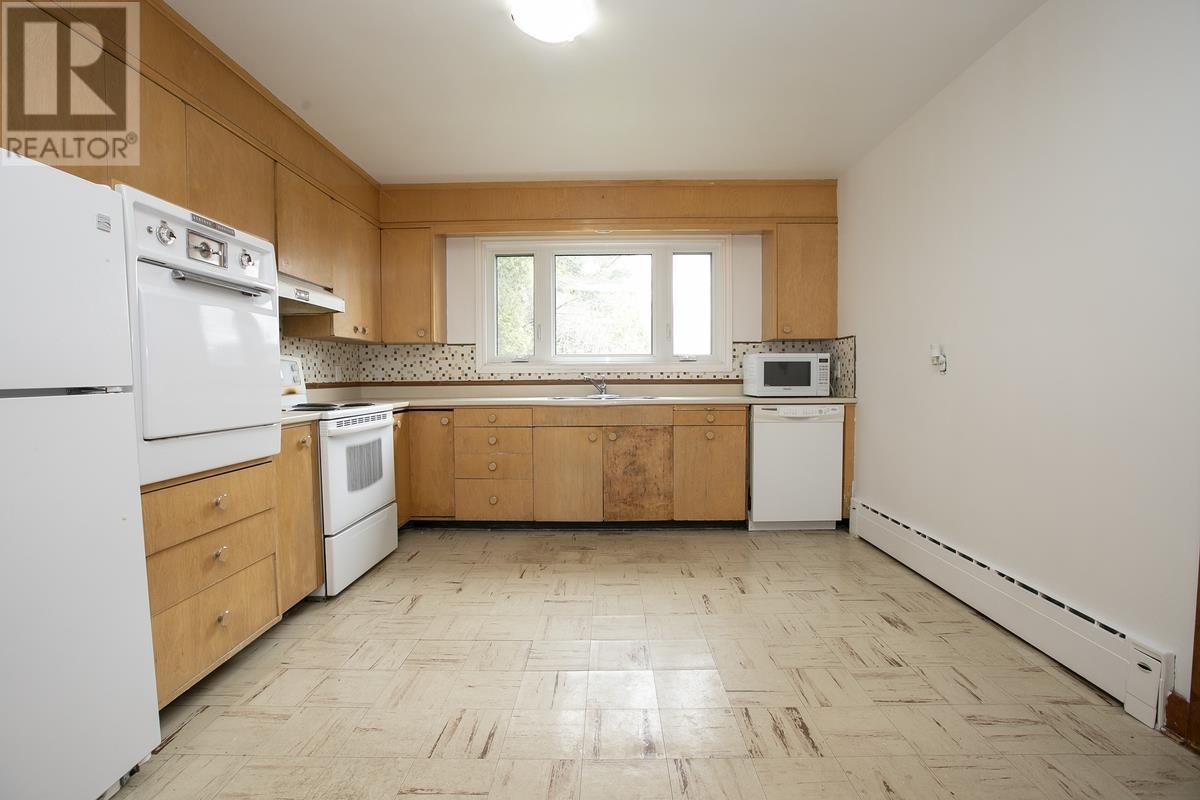1015 Queen St E, Sault Ste. Marie, Ontario  P6A 2C2 - Photo 26 - SM250962