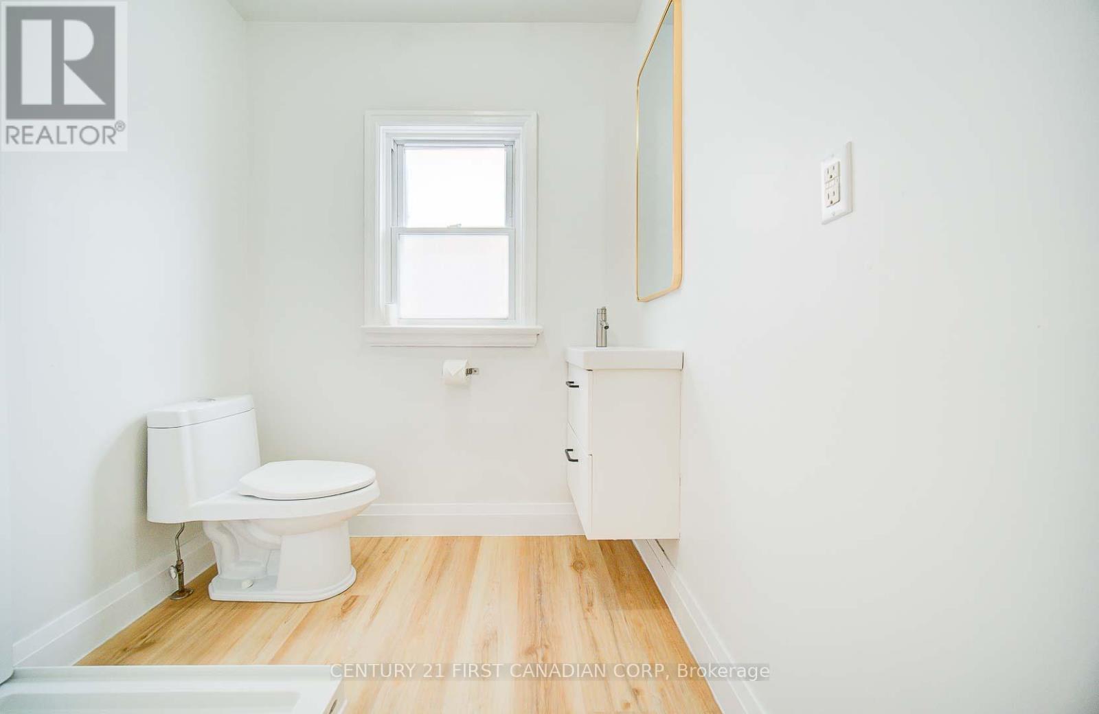2 - 581 Talbot Street, London East (East F), Ontario  N6A 2T2 - Photo 4 - X12162061