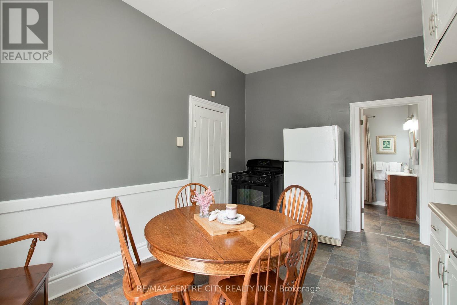Photo 10 of 20 for 582 Pall Mall Street
