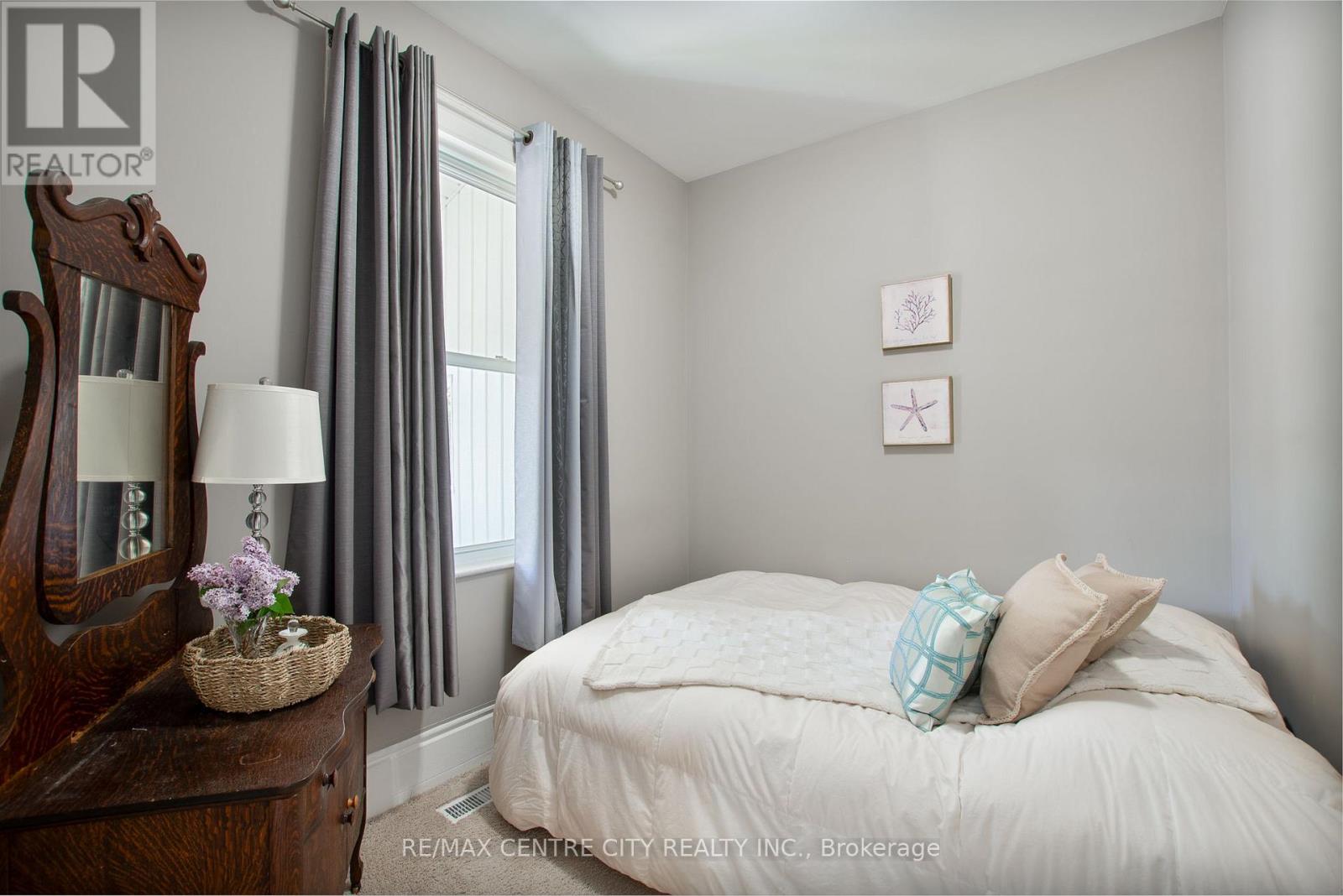 Photo 11 of 20 for 582 Pall Mall Street