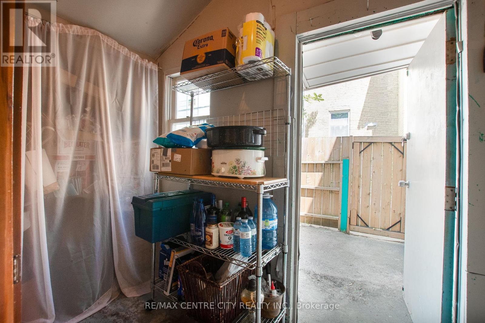 Photo 18 of 20 for 582 Pall Mall Street