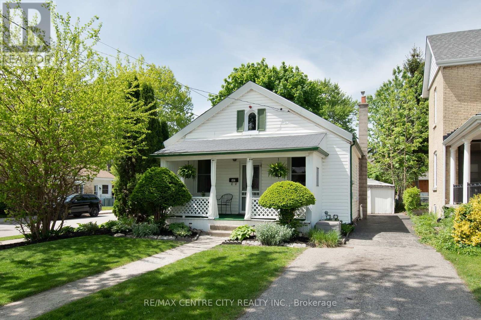 Photo 3 of 20 for 582 Pall Mall Street