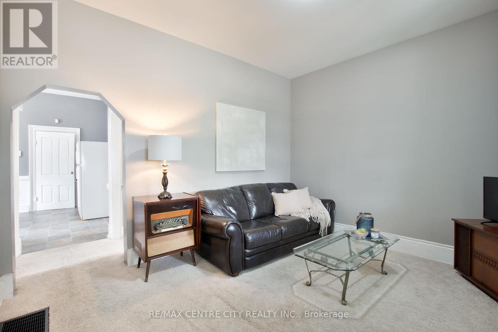 Photo 5 of 20 for 582 Pall Mall Street