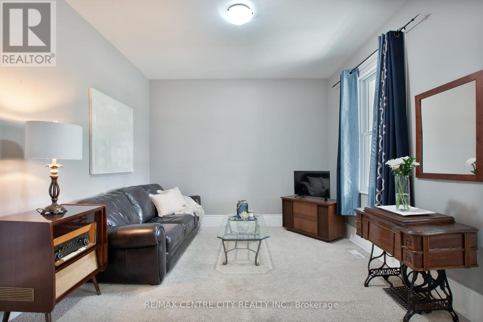 Photo 6 of 20 for 582 Pall Mall Street