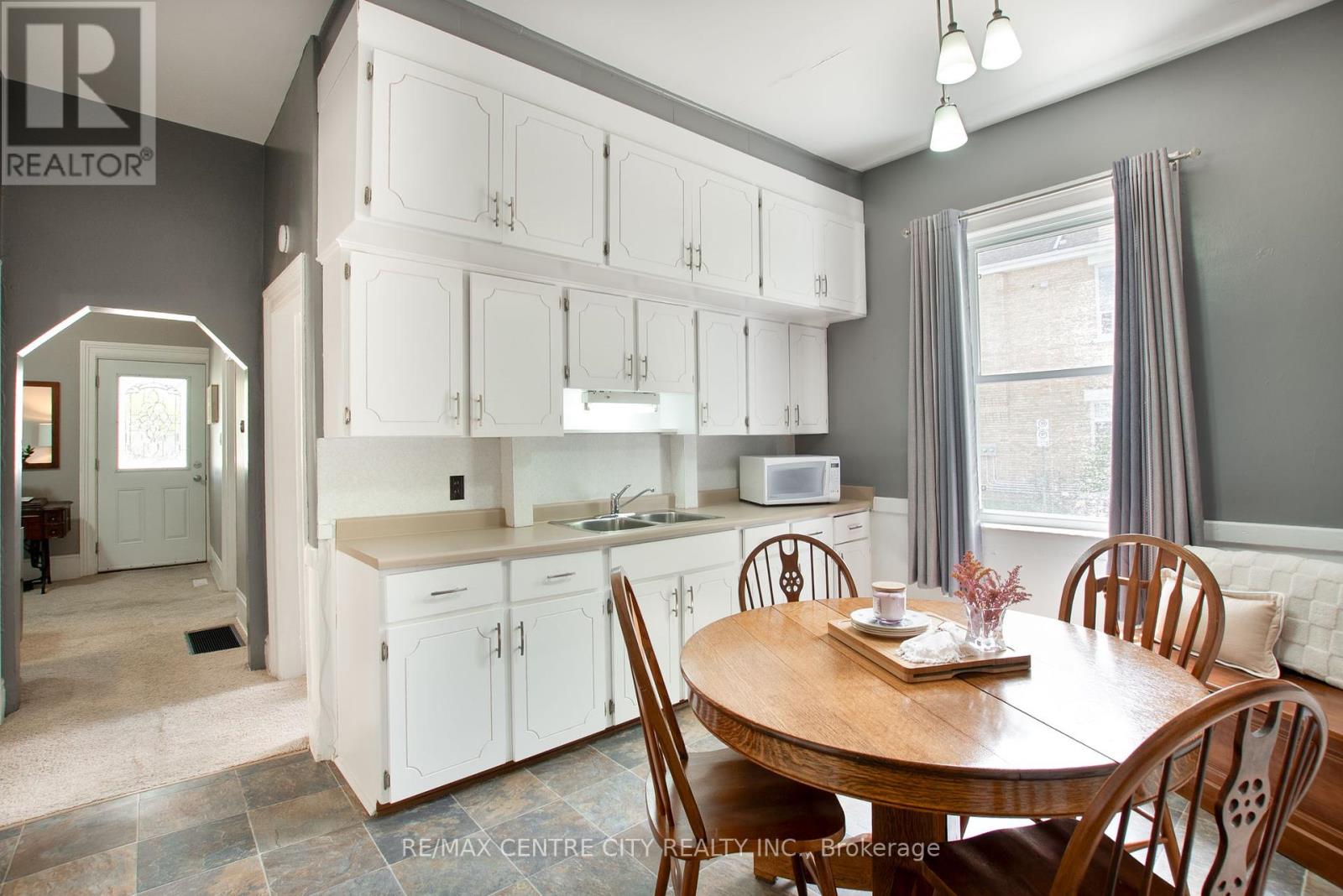 Photo 9 of 20 for 582 Pall Mall Street