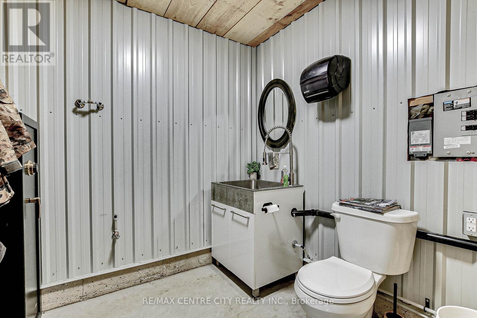 Property at 37388 LAKE LINE image 4