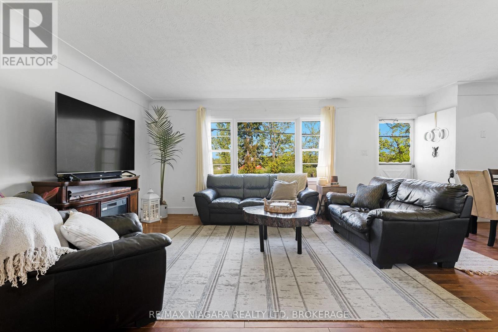 958 Silver Bay Road, Port Colborne (Sherkston), Ontario  L3K 5V3 - Photo 5 - X12162029
