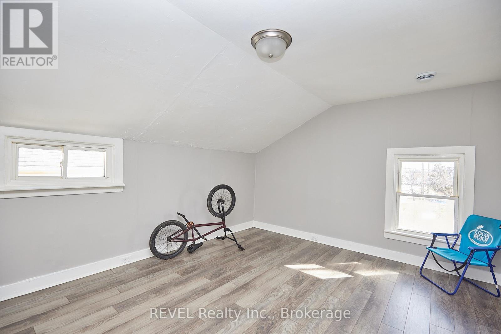 193 Idylewylde Street, Fort Erie, Ontario  L2A 2L4 - Photo 15 - X12162033