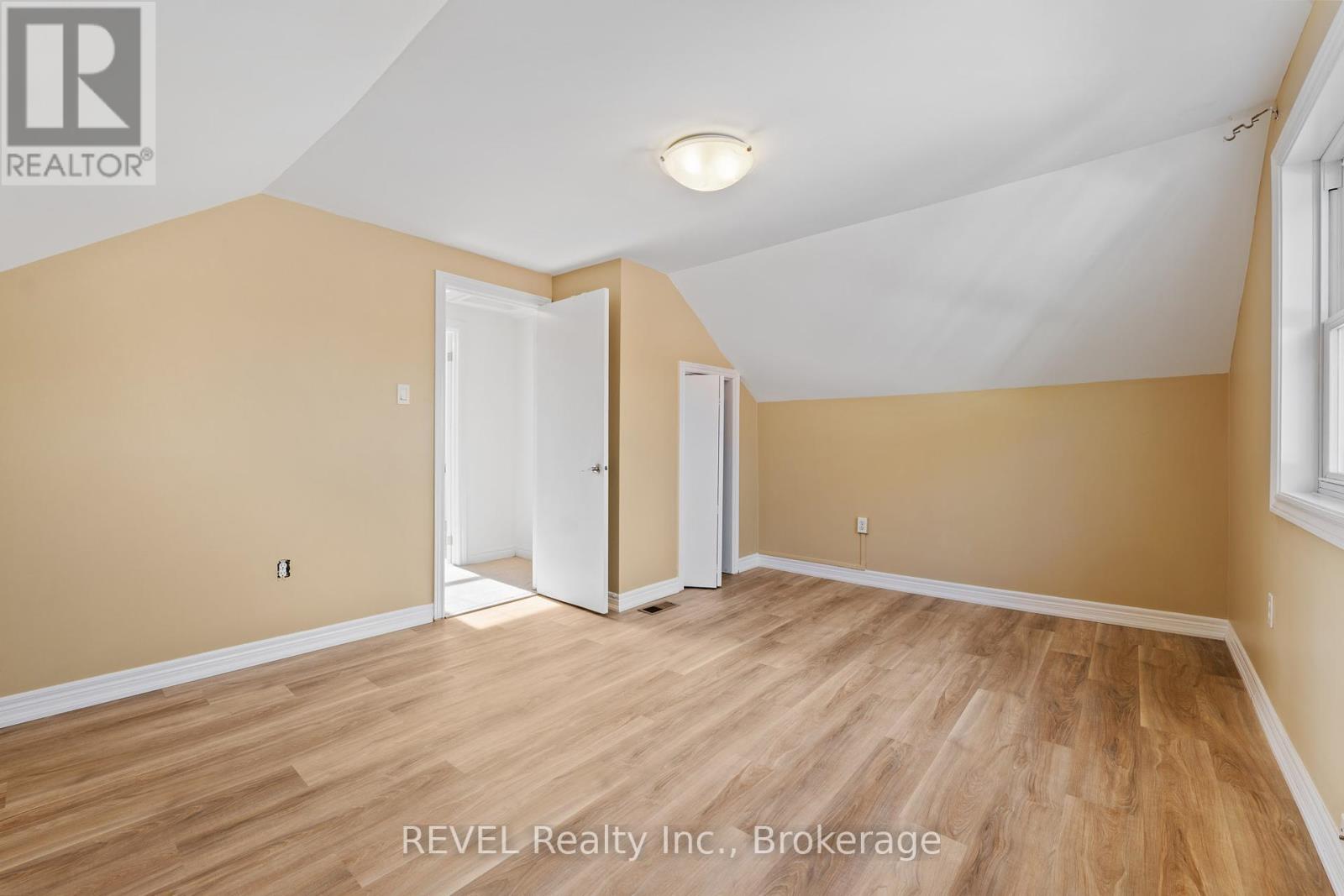 17 Sandown Street, St. Catharines, Ontario  L2N 1X9 - Photo 18 - X12162052