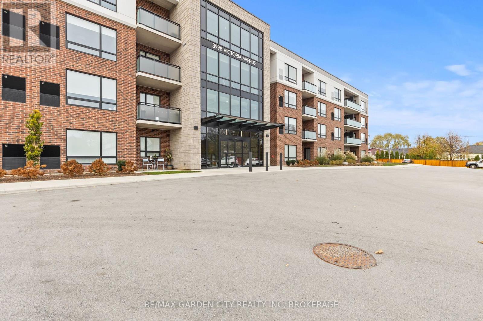 305 - 3998 Victoria Avenue, Lincoln, Ontario  L0R 2C0 - Photo 2 - X12162089