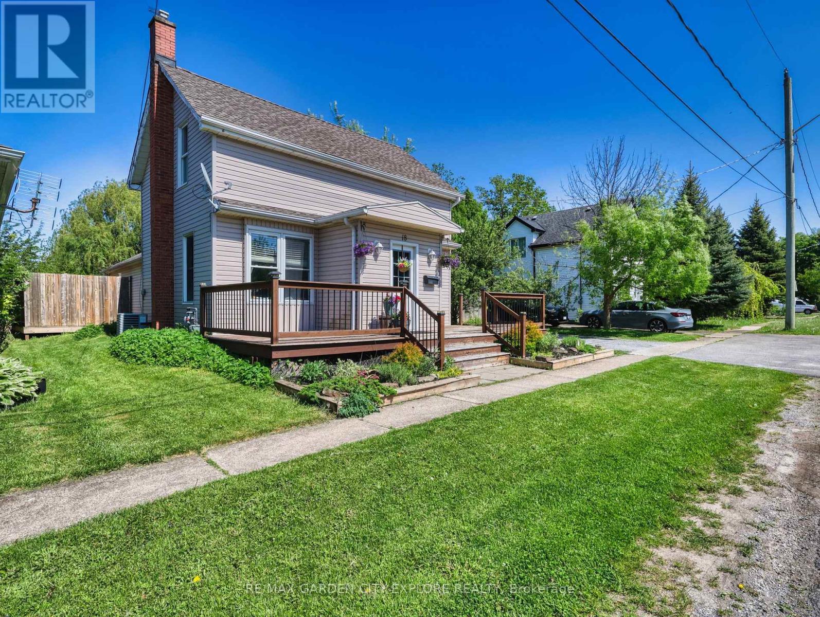 18 St. Peter Street, St. Catharines (Burleigh Hill), Ontario  L2T 1N8 - Photo 4 - X12162107