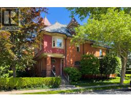 1 HAWTHORN AVENUE, Toronto, Ontario