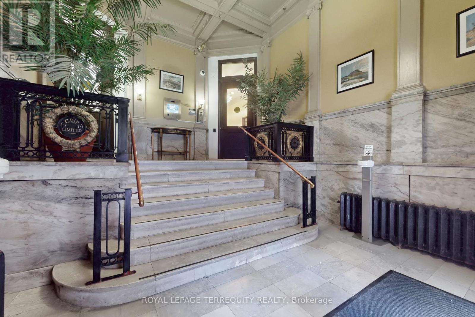 201 - 73 Richmond Street W, Toronto (Bay Street Corridor), Ontario  M5H 4E8 - Photo 14 - C12161673