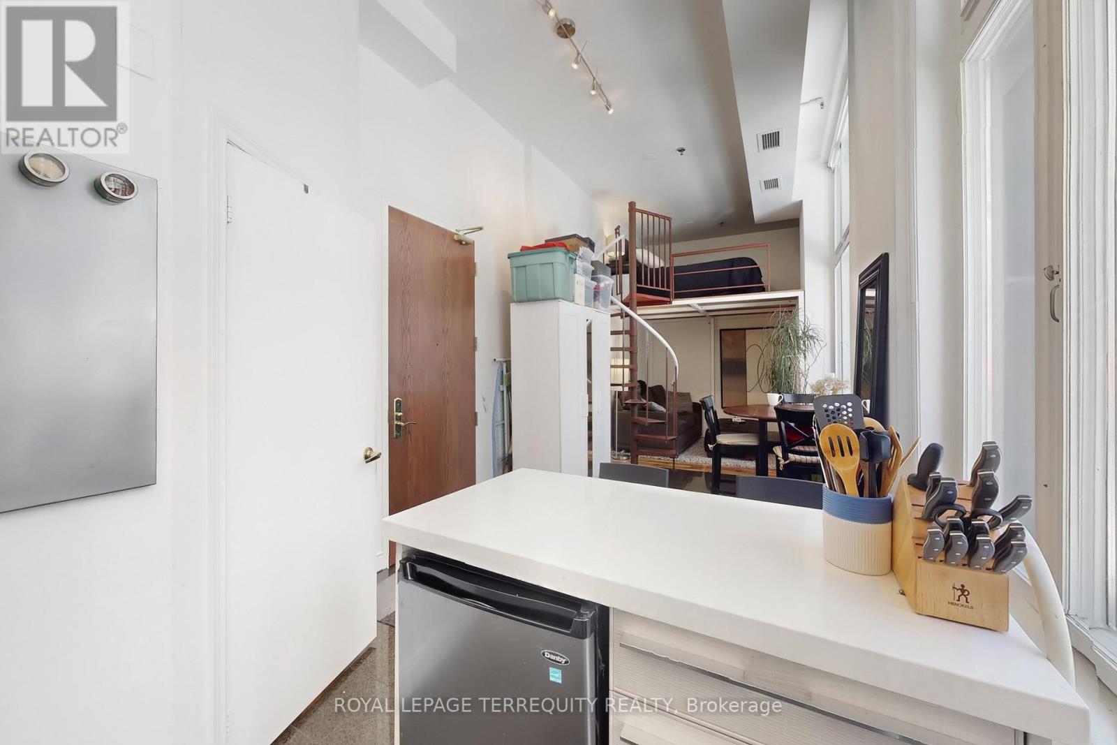 201 - 73 Richmond Street W, Toronto (Bay Street Corridor), Ontario  M5H 4E8 - Photo 32 - C12161673