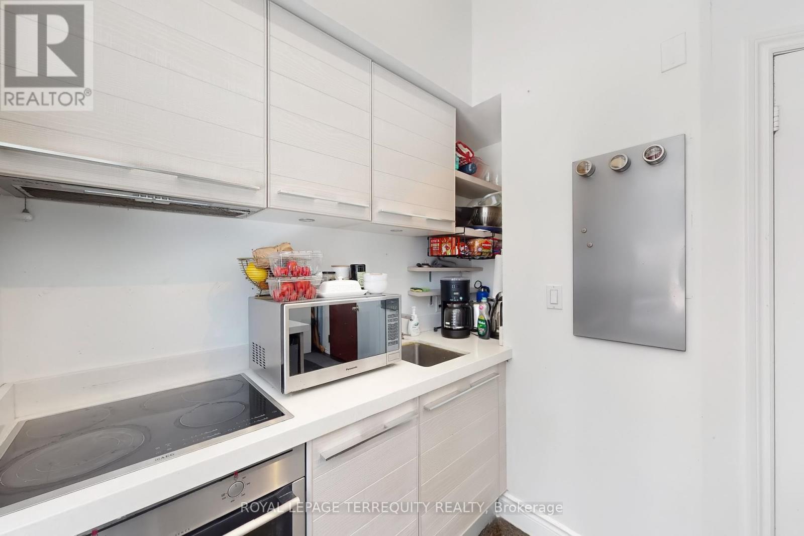 201 - 73 Richmond Street W, Toronto (Bay Street Corridor), Ontario  M5H 4E8 - Photo 33 - C12161673