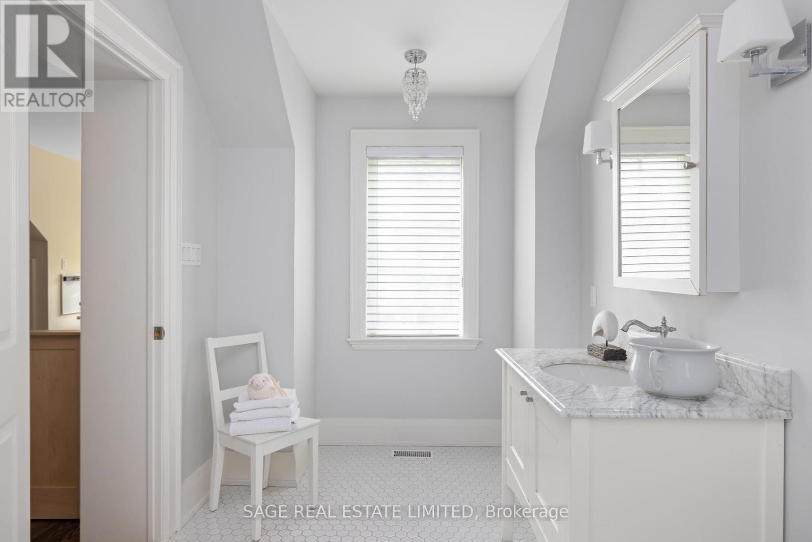 9 Canfield Place, Toronto, Ontario  M3B 2V5 - Photo 20 - C12161692