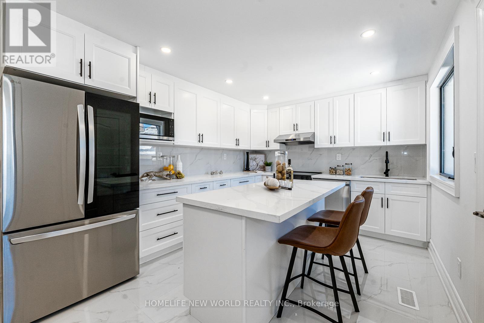 9 Rusholme Drive, Toronto, Ontario  M6J 3K1 - Photo 14 - C12161803