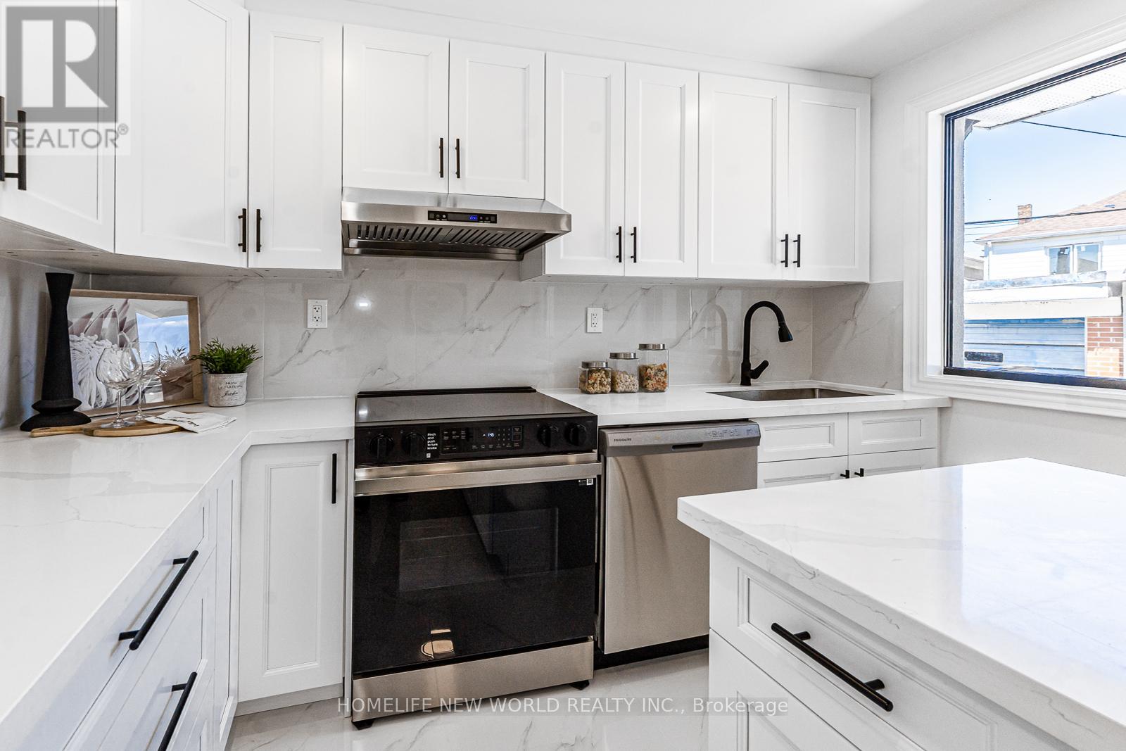 9 Rusholme Drive, Toronto, Ontario  M6J 3K1 - Photo 15 - C12161803