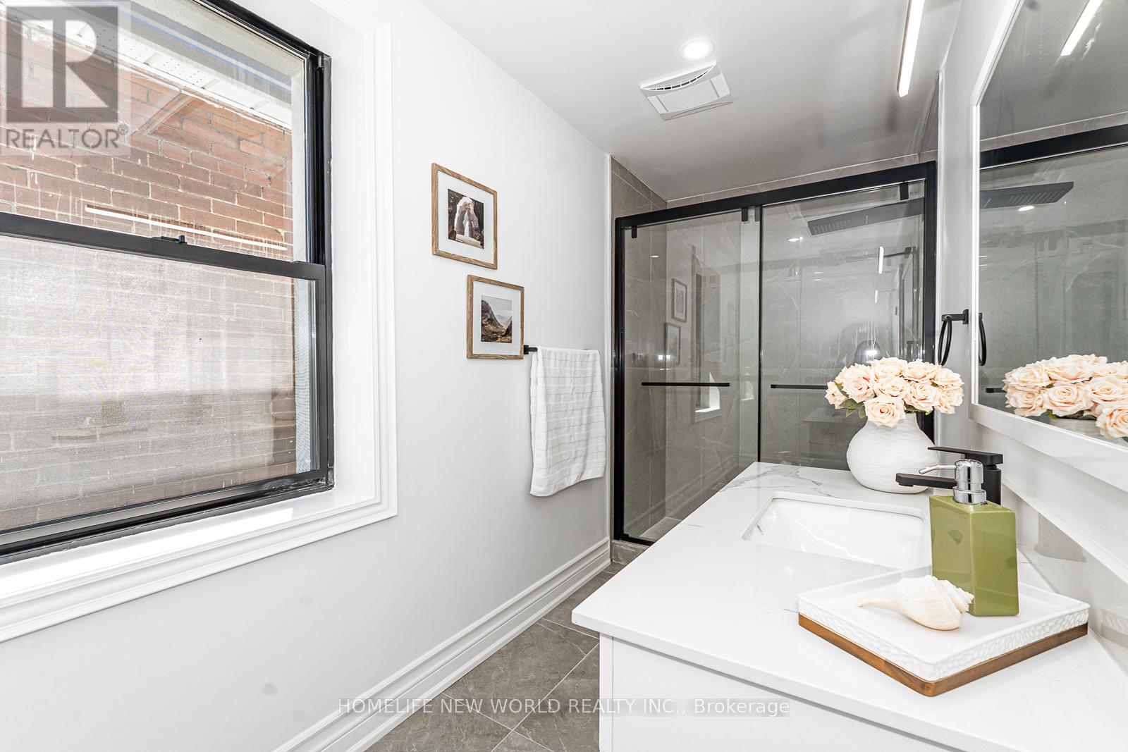 9 Rusholme Drive, Toronto, Ontario  M6J 3K1 - Photo 34 - C12161803