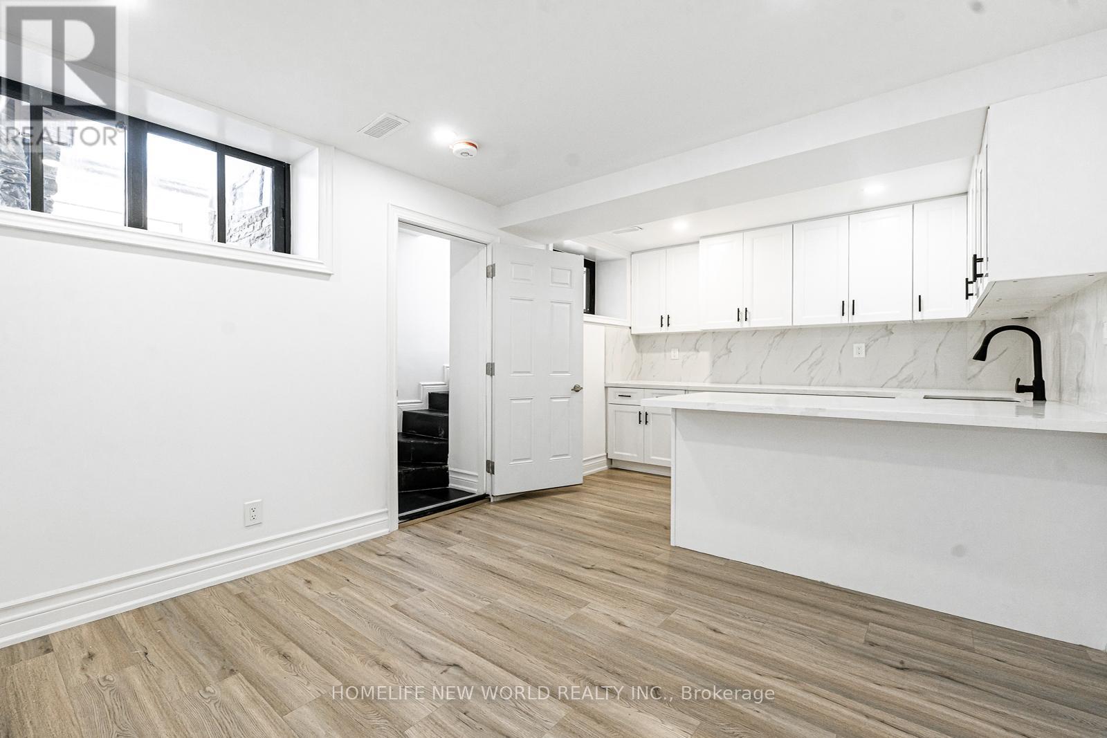 9 Rusholme Drive, Toronto, Ontario  M6J 3K1 - Photo 35 - C12161803