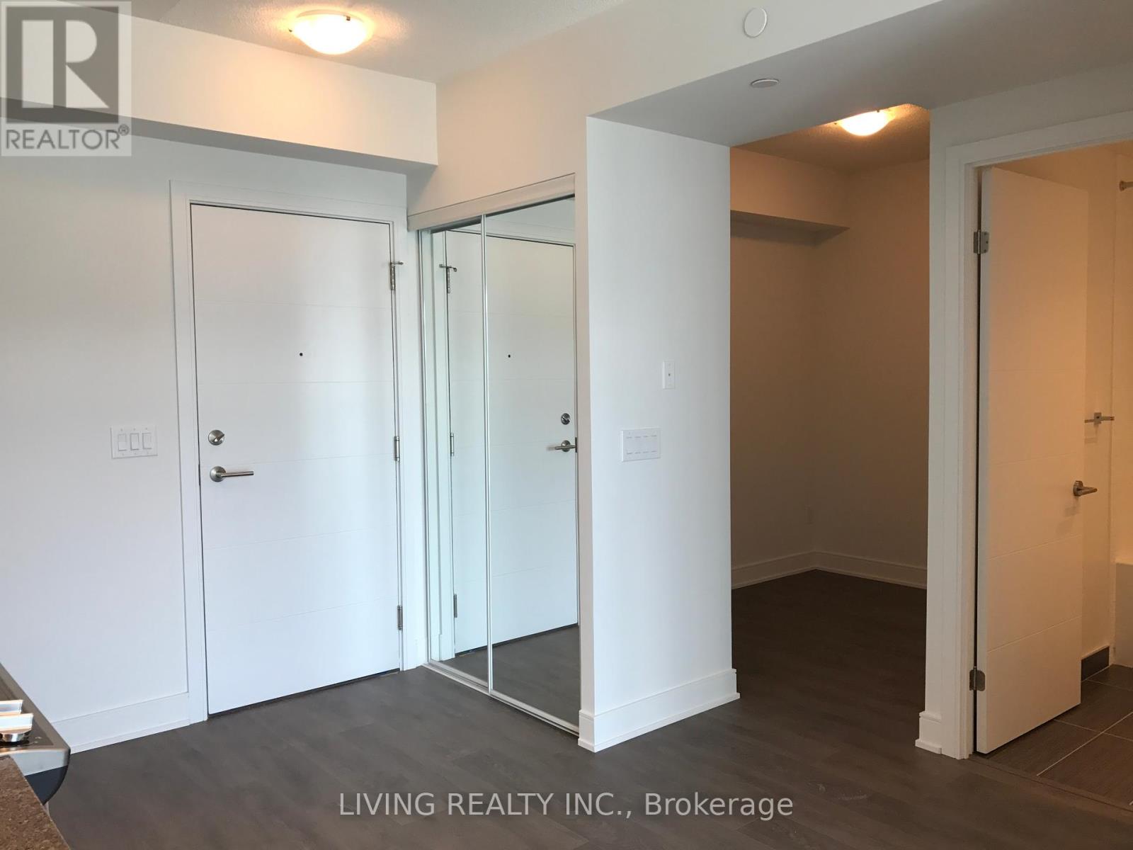 1826 - 525 Adelaide Street W, Toronto, Ontario  M5V 0N7 - Photo 3 - C12161953