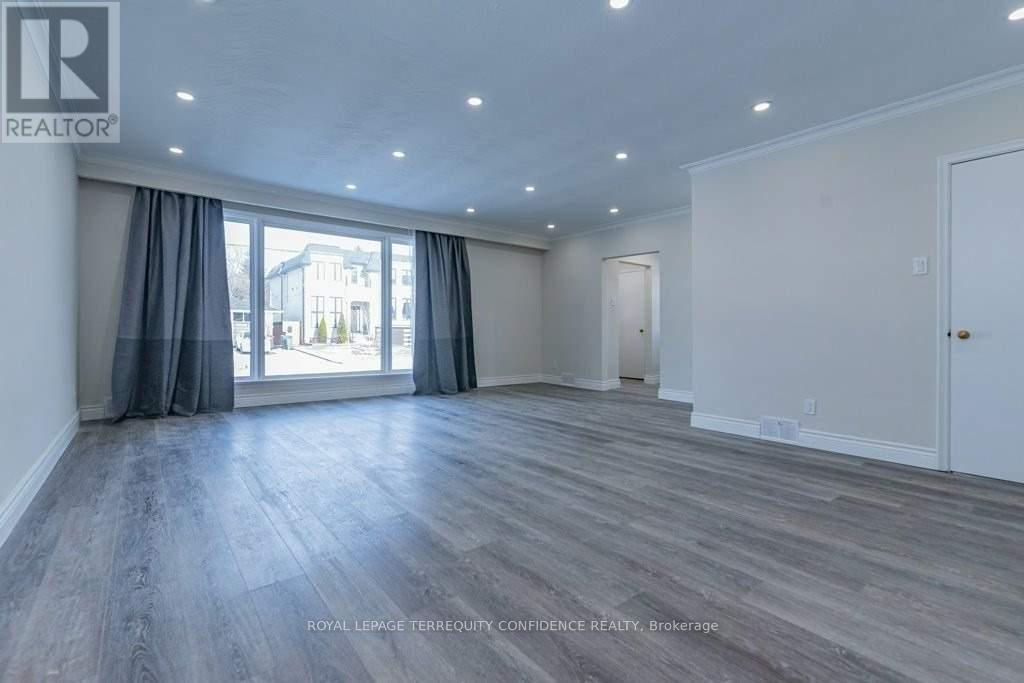 219 BETTY ANN DRIVE, Toronto, Ontario