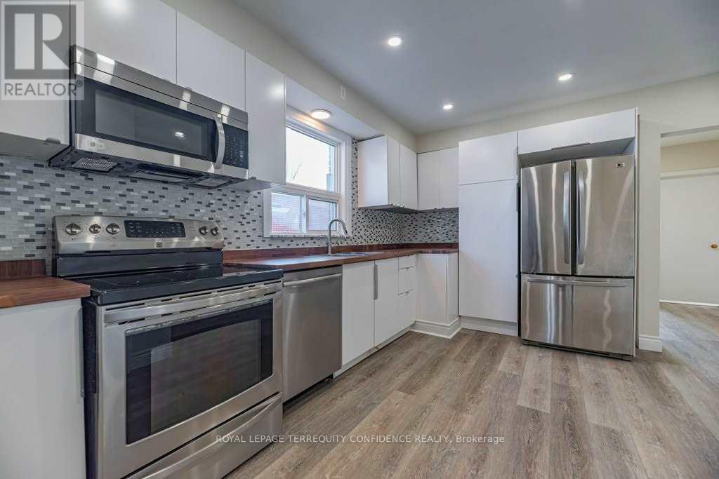 219 Betty Ann Drive, Toronto, Ontario  M2R 1A6 - Photo 3 - C12161981