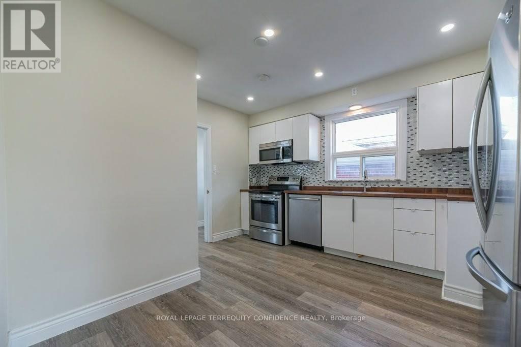 219 Betty Ann Drive, Toronto, Ontario  M2R 1A6 - Photo 4 - C12161981