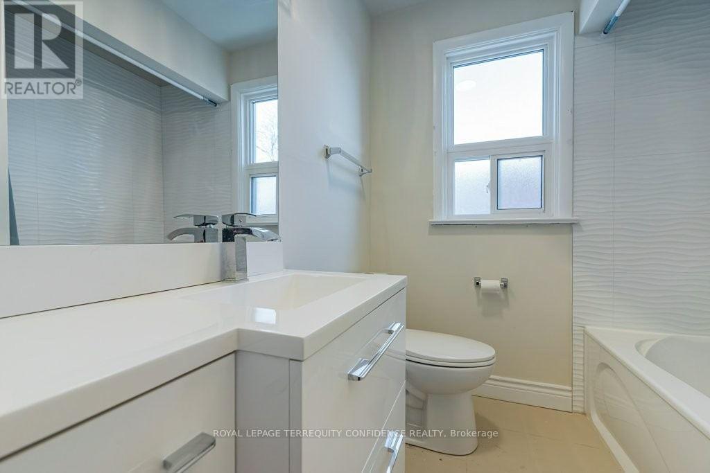 219 Betty Ann Drive, Toronto, Ontario  M2R 1A6 - Photo 5 - C12161981