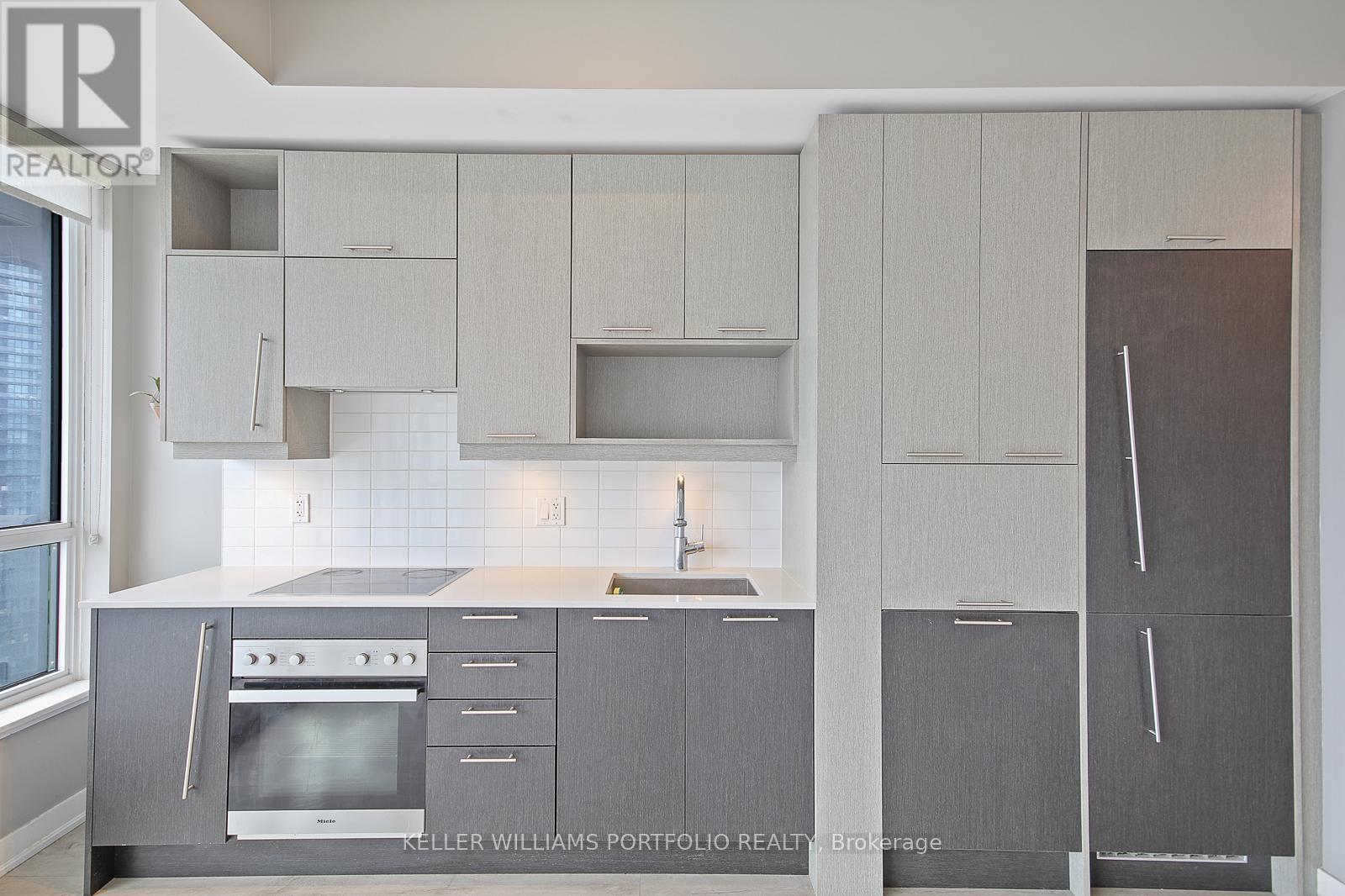 2605 - 30 Nelson Street, Toronto, Ontario  M5V 0H5 - Photo 6 - C12161982