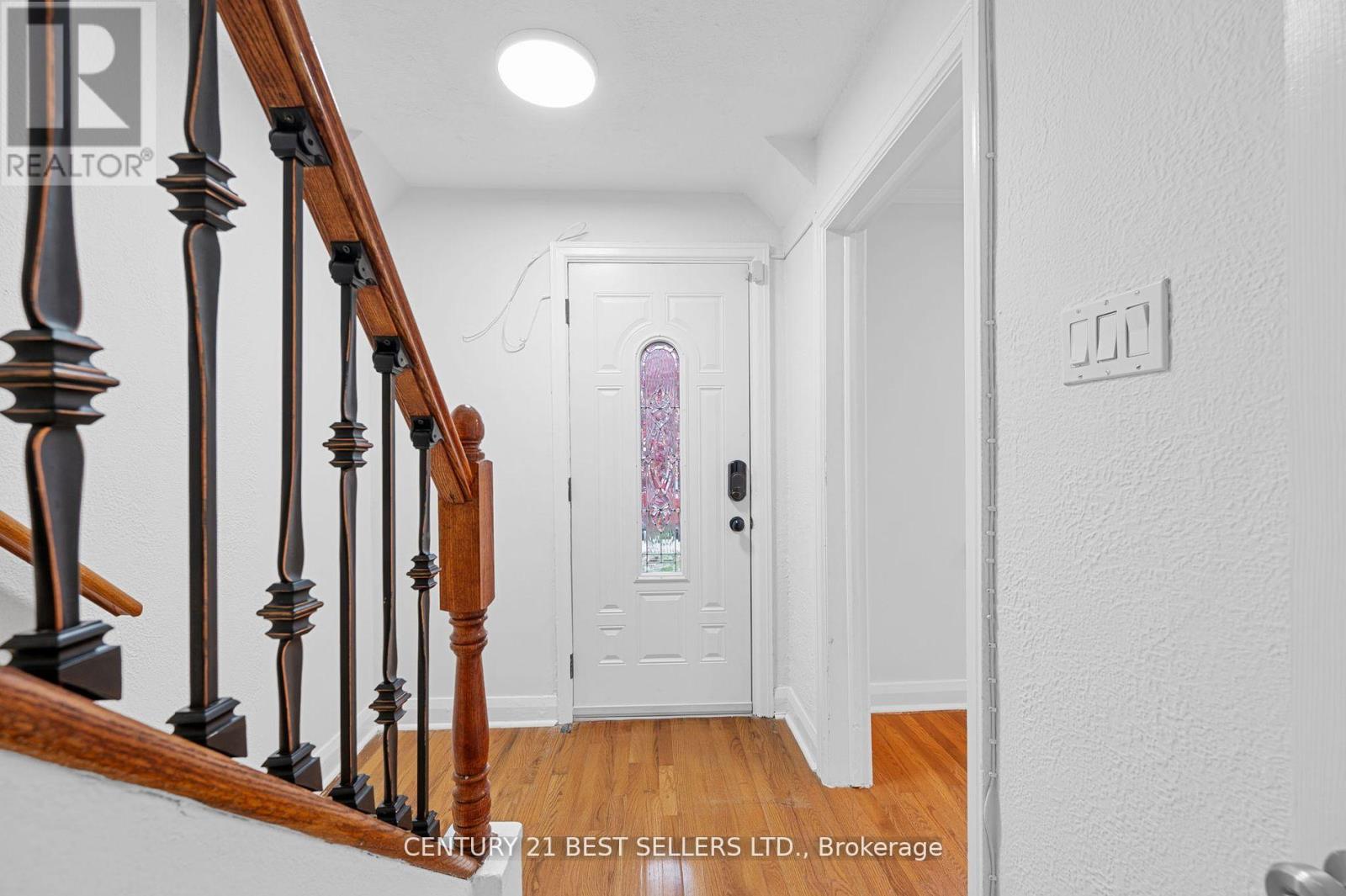 51 Hertle Avenue, Toronto, Ontario  M4L 2T3 - Photo 6 - E12161796