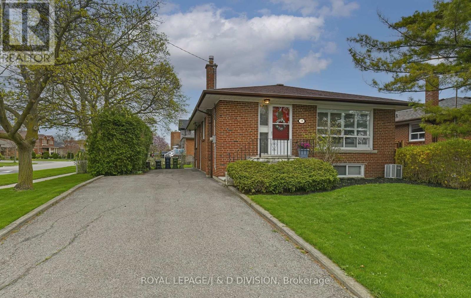 19 BRIAN AVENUE, Toronto, Ontario