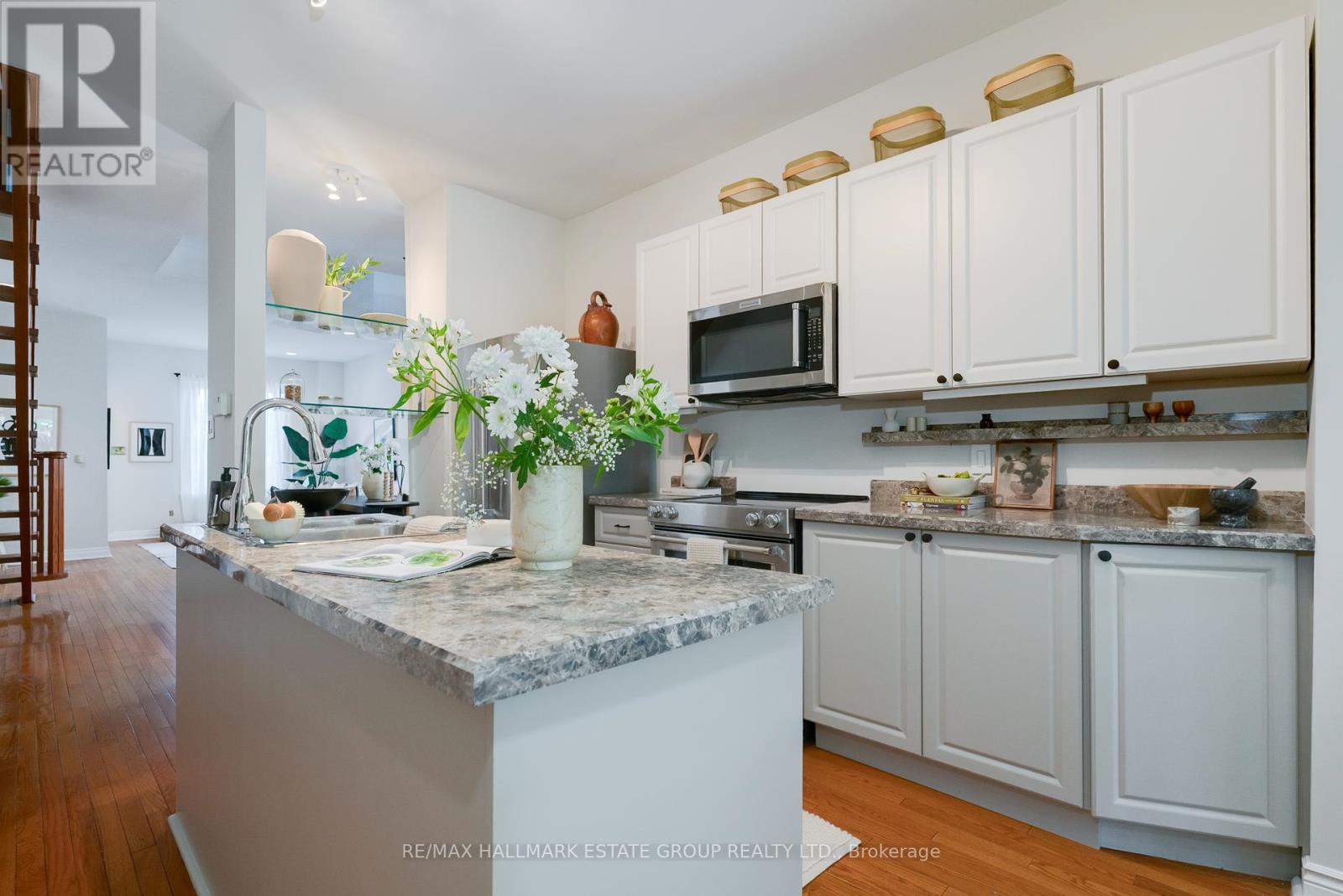 21 Gough Avenue, Toronto (North Riverdale), Ontario  M4K 3N6 - Photo 11 - E12161848