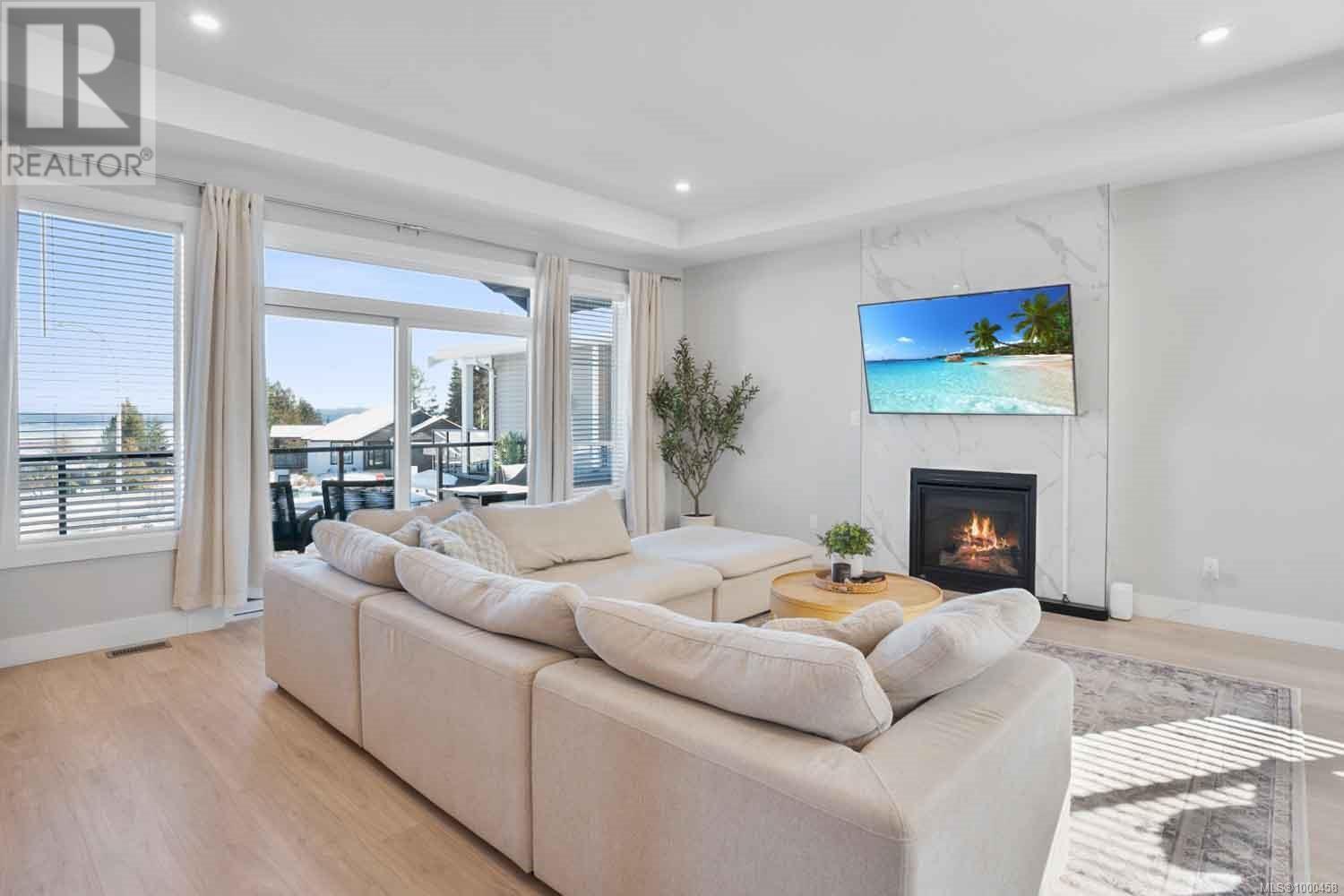 Property at 143 Francis Pl image 3